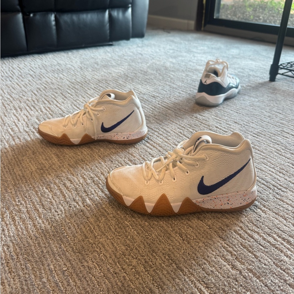 Nike Kids KYRIE 4s